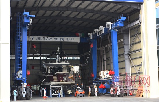 中国游艇维修里程碑丨三亚鸿洲卡纳游艇维修及翻新服务中心（VTY）顺利更换MCY 76发动机